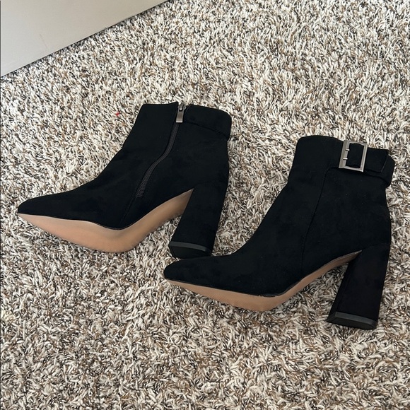 Elegant Black Suede Ankle Boots - Picture 7 of 11